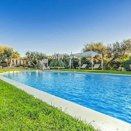 Scamardella Sleeps 6 Pool Air Con Wifi